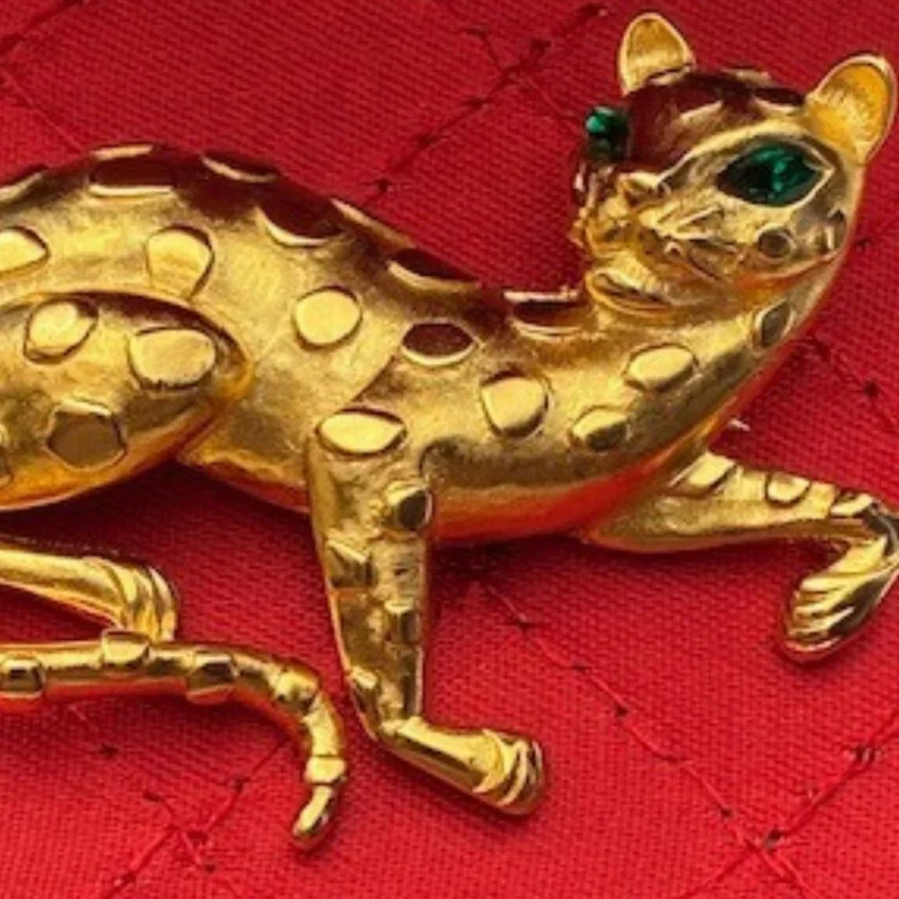 Vintage Crown Trifari Gold Leopard Cat Brooch with Box
